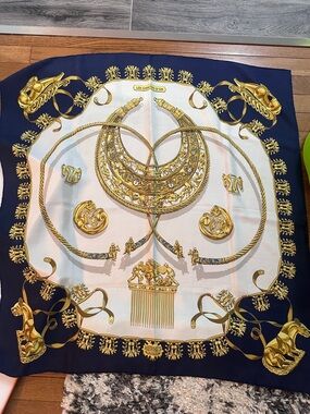 Authentic Hermes Carré 90
"Les Cavaliers D'Or" Golden Knight